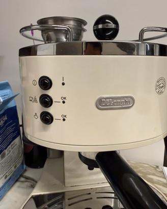 Macchina del caffe espresso De Longhi