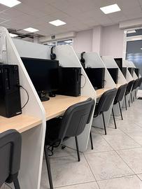 Postazioni scrivanie per  call center complete