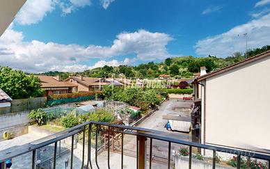 VILLA A SCHIERA SU UN UNICO LIVELLO CON GIARDINO P