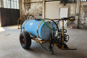 Carrello agricolo irroratore
