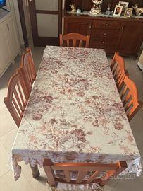 Tavolo da prazno con sedie
