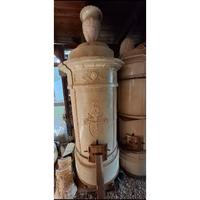 Stufa in maiolica antica