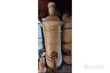 Stufa in maiolica antica