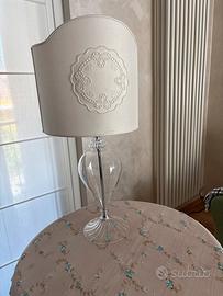 Lampada da tavolo vetro e stoffa ricamata