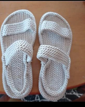 Sandali in corda intrecciata fatti a mano