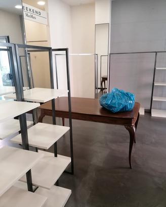 Arredo negozio di abbigliamento
