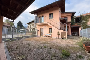 CASA INDIPENDENTE A ROCCA CANAVESE