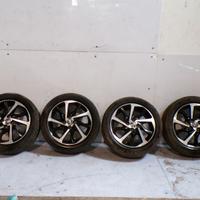 Cerchi e Gomme Toyota Yaris Hybrid 3 2019 16P