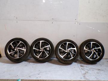 Cerchi e Gomme Toyota Yaris Hybrid 3 2019 16P