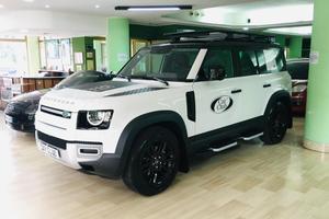 Land Rover Defender 110 D300 SE Explorer Pack