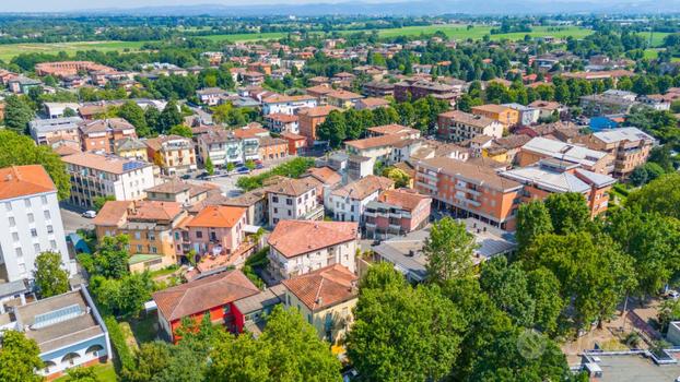 4 LOCALI A MONTECHIARUGOLO