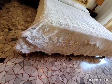 Copriletto matrimoniale in merletto