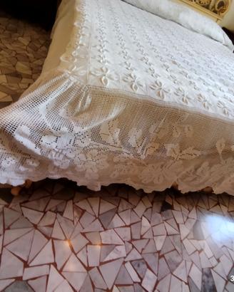 Copriletto matrimoniale in merletto