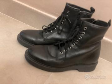 PrimaDonna -Anfibi neri n. 37 con suola in gomma 
