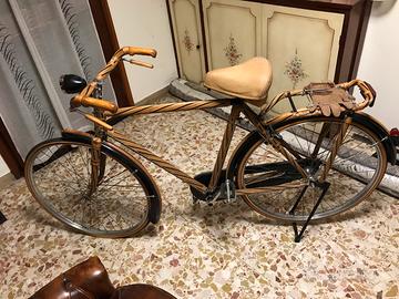 Bicicletta vintage in midollino