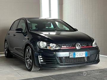 Volkswagen Golf GTI Performance 2.0 TSI DSG 5p