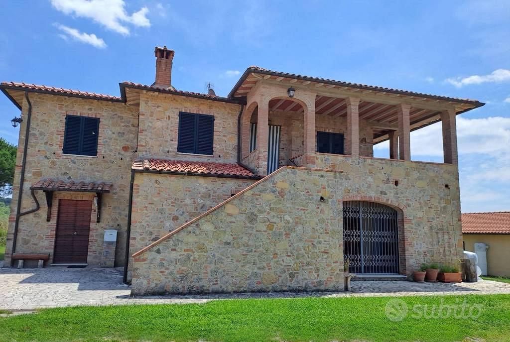Rustico / Casale di 345 m² con più di 5 locali a M - Vista 3