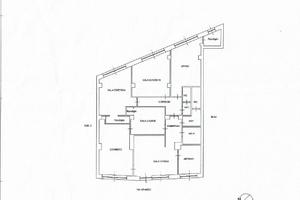 Locale fronte strada in via Gramsci