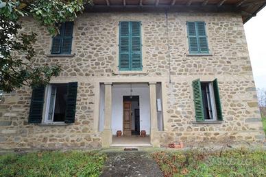 Villa di 290 m² con più di 5 locali a Bucine