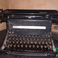 Macchina da scrivere Olivetti M40/3