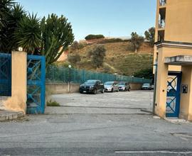 Ampio garage-box in zona semi centrale