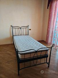 Letto Singolo in Ferro Battuto Nero con Materasso