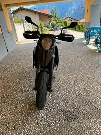KTM 690 Supermoto A2