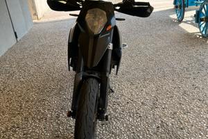 KTM 690 Supermoto A2