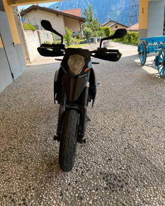KTM 690 Supermoto A2