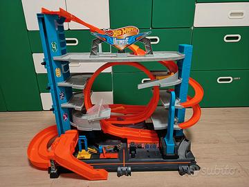 Pista Hot Wheels City Garage delle Acrobazie