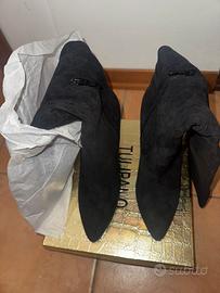 Stivale camosciato nero