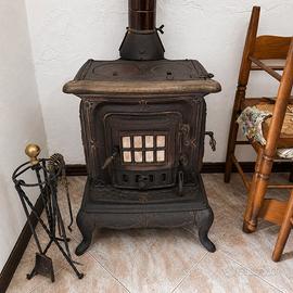 STUFA A LEGNA IN GHISA DECORATA VINTAGE –