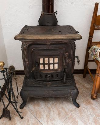 STUFA A LEGNA IN GHISA DECORATA VINTAGE –