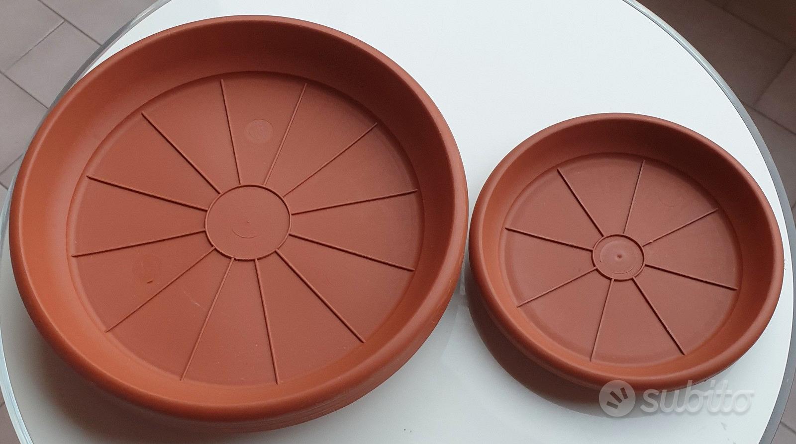 4 Sottovasi Per Piante In Plastica, 30 Cm Di Diametro, Rotondi, Con Griglia Di Drenaggio - Colore Nero