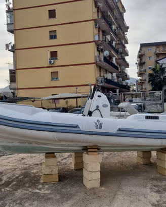 Gommone Hall Marine 680 del luglio 2025