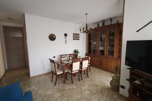 Trilocale con balcone tripla esposizione