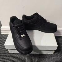 Nike Air Force 1 nere EU43