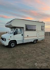 Camper su Fiat ducato 1.9 1993 km 64.000