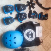 set di protezione per bambini,casco ecc... € 7