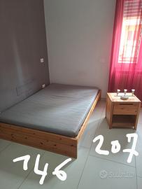 letto una piazza e mezzo con comodino e materasso 