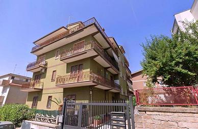 Attico / Mansarda di 100 m² con 3 locali a Roma