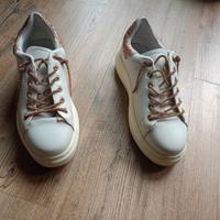 Scarpa con brillantini