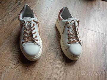 Scarpa con brillantini