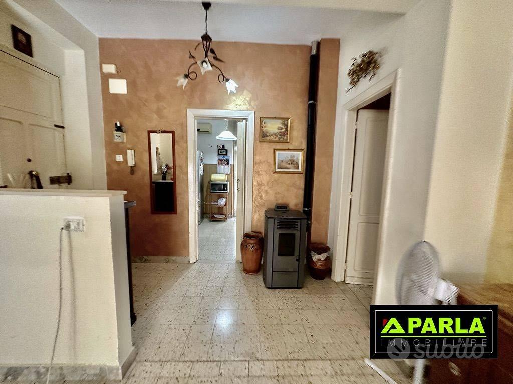 Appartamento di 110 m² con 5 locali e box auto a C - Altro