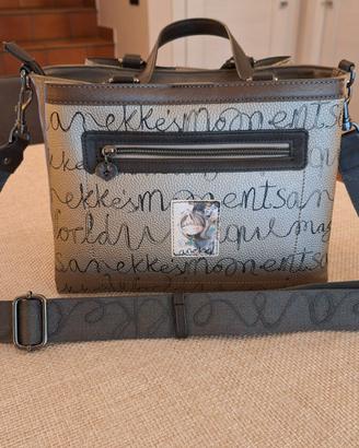 Borsa a mano con tracolla ANEKKE modello Manifesto