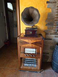 Radio antica + grammofono funzionanti + oggetti