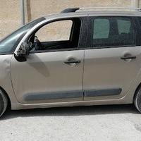 Ricambi Citroen Picasso 1.6 D del 2010 motore 9HX