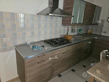 Cucina angolare in legno