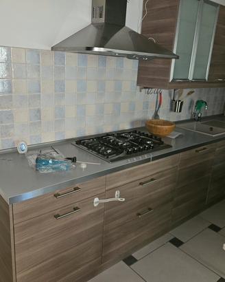 Cucina angolare in legno