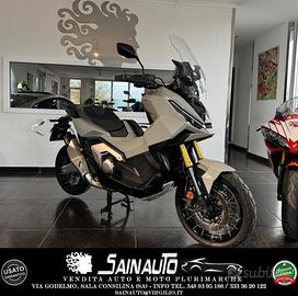 Honda X-ADV 750 soli 900km